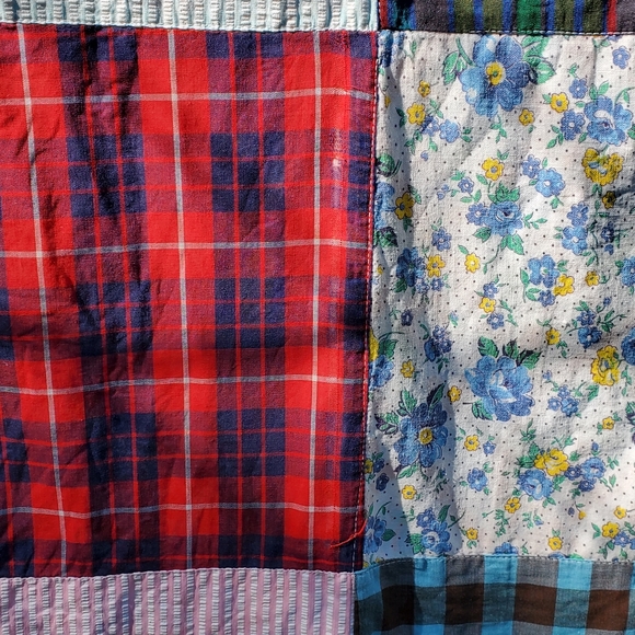 Vintage patchwork blanket ESTATE SALE find - Picture 4 of 14